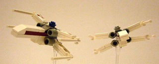 Illustration for article titled Using Hundreds of LEGO Star Wars Mini-Spaceships to Create Huge Battles